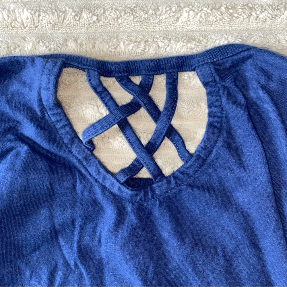 💖 Cute & Comfy Carter’s Tee with Crisscross Back – Size 6/6X